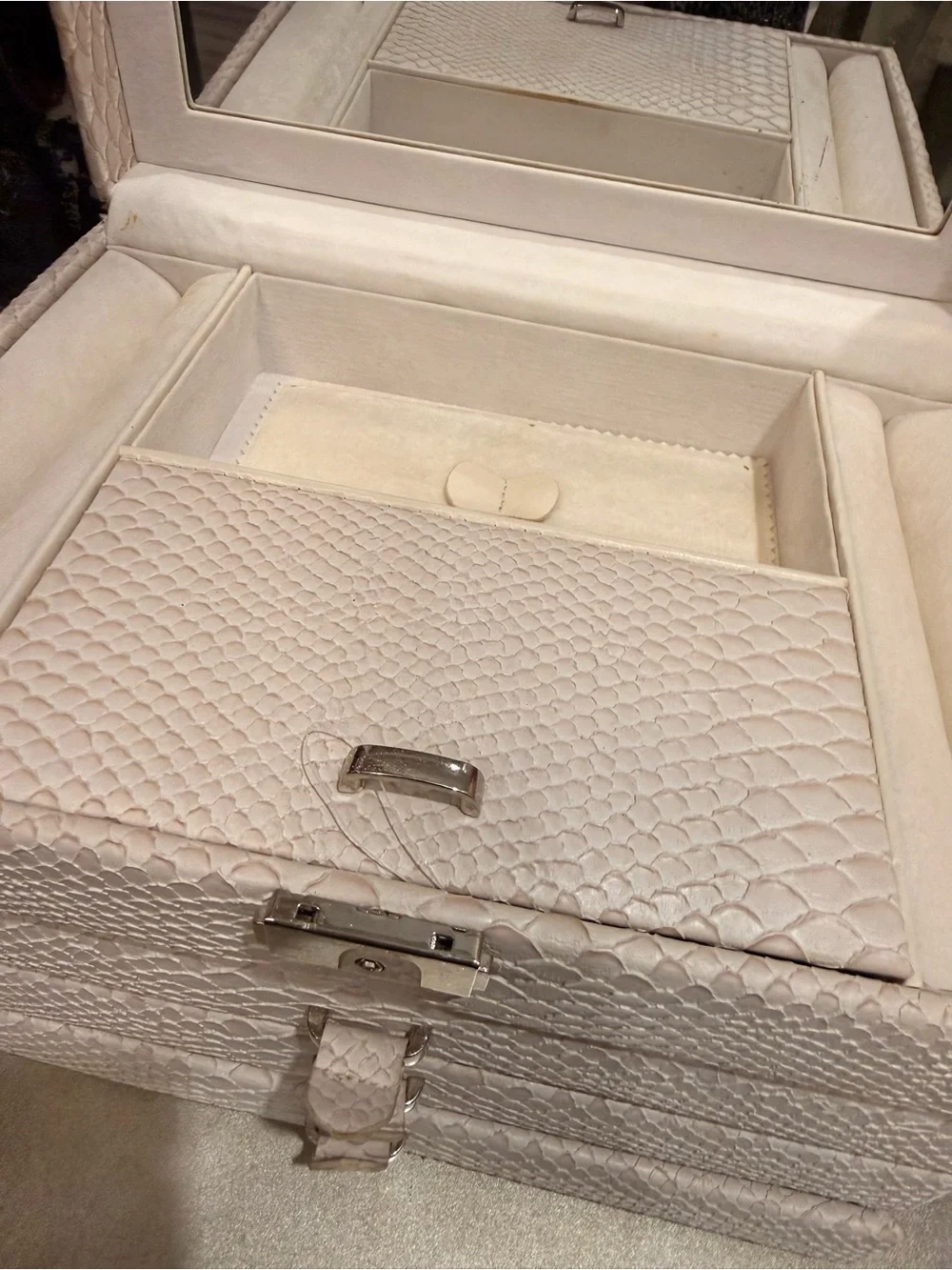 Premium Cream Jewelry Organizer Box with Faux Snakeskin Texture